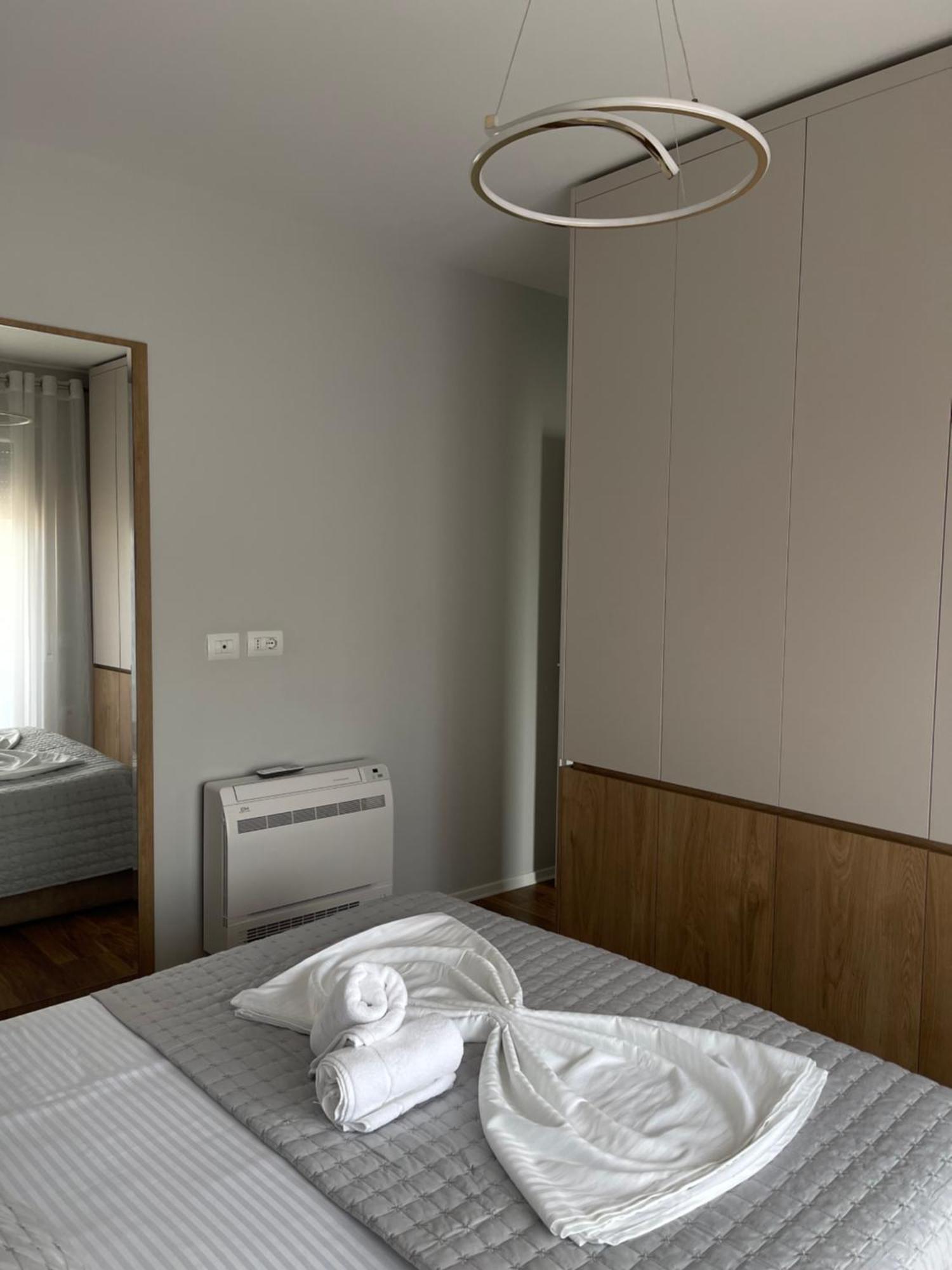New Bazaar, Grand Apartment 地拉那 外观 照片